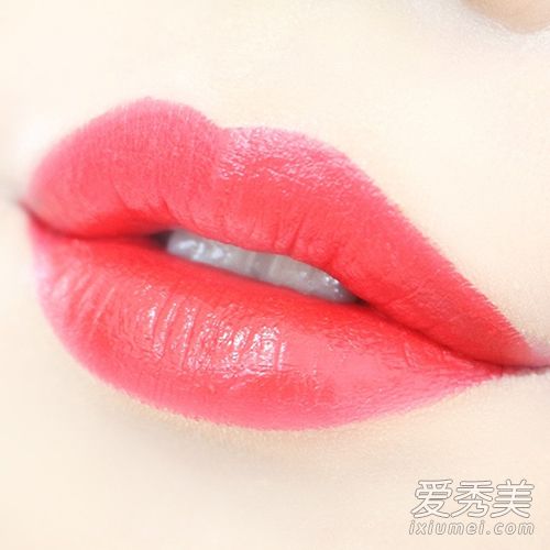 咬嘴唇的化妆品出来了 立即学习韩式唇妆的三个步骤
